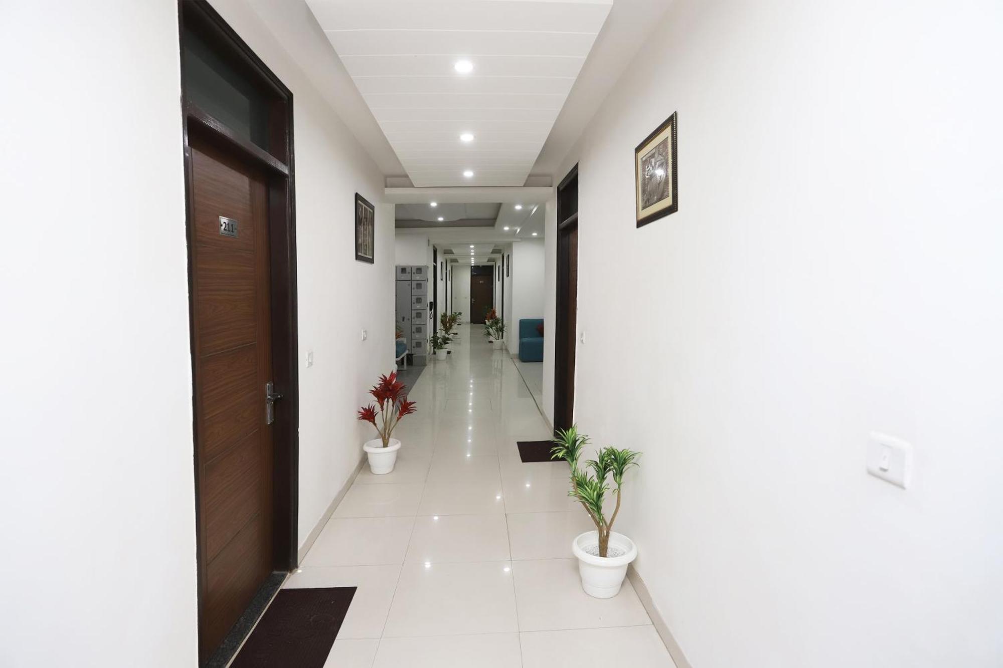 Super Capital O Levanti Near Aravali Biodiversity Park คูร์เคาน์ ภายนอก รูปภาพ